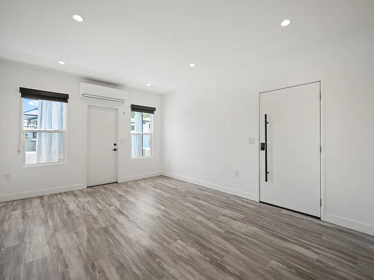 1023 Tremont St #D — Photo 8