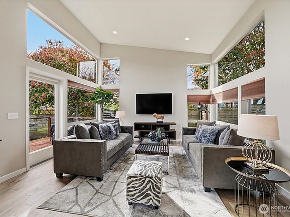 4th image of 711 N 97th Street