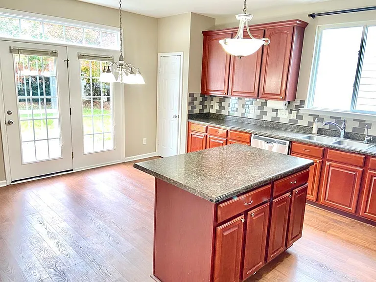 708 Hewespoint Ct — Photo 19