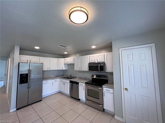 5th image of 221-223 Ivan AVE S
