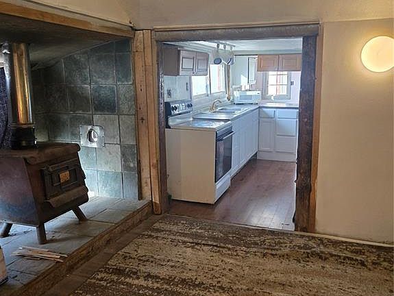 5th image of 1020 Oak Creek Ave