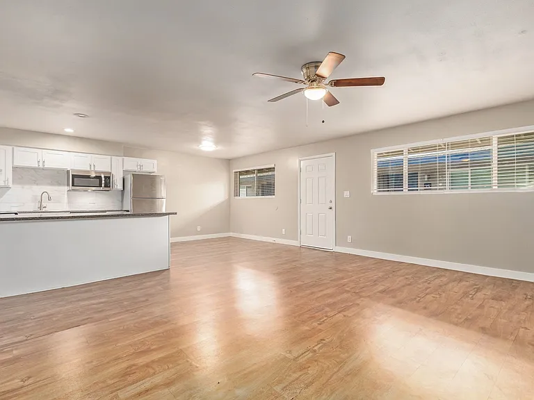 Palm View Manor — Photo 10