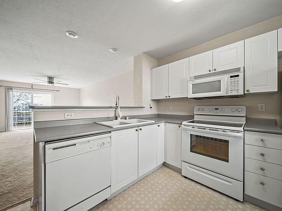 5th image of 1046 Watkins Glen Ct #1046