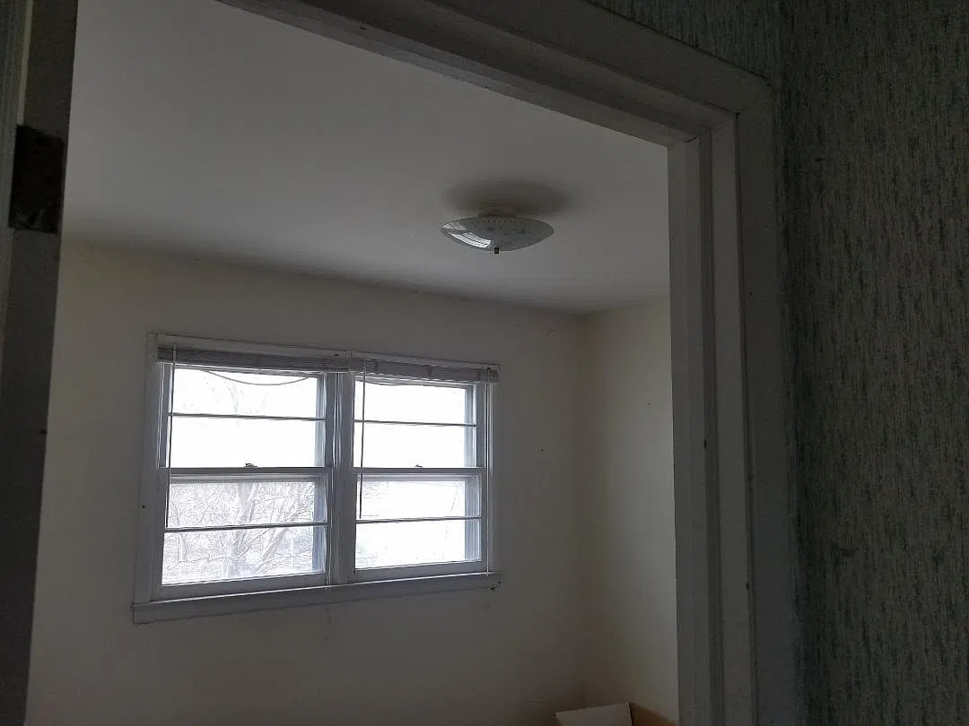 3 bed, 1008 sqft, $1,200 — Photo 2