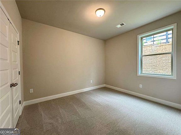 5th image of 2020 Manor Pointe Dr #19