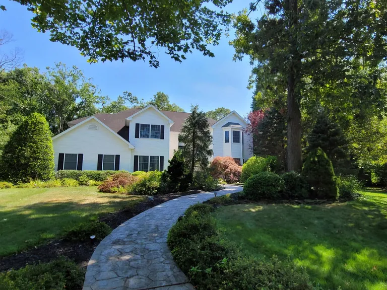 1577 Country Club Ln — Photo 4
