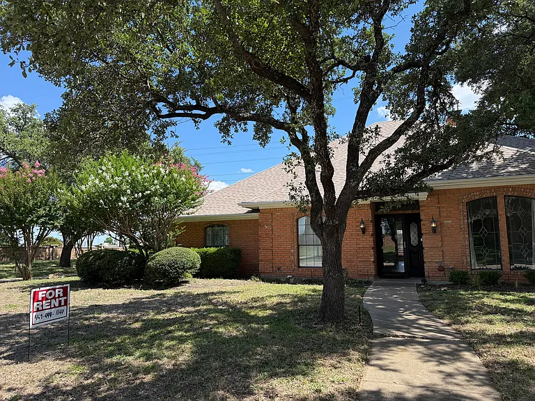 2100 Apple Valley Rd — Photo 1