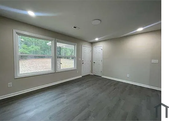 1617 N Main St — Photo 2