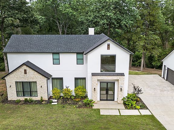 2nd image of 705 Heather Woods Dr