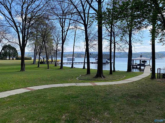 5th image of 108 Willow Cove Dr