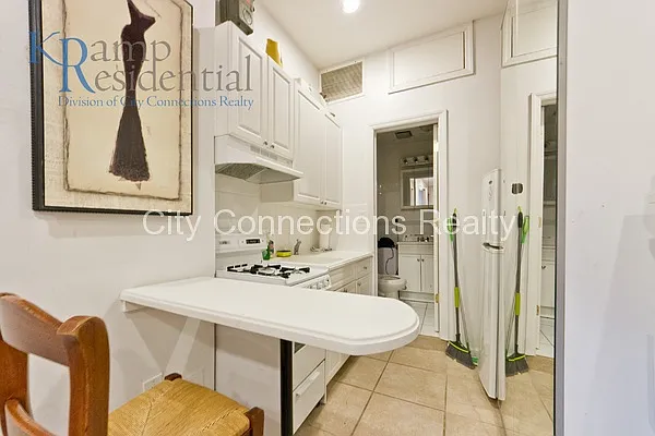 Rented by City Connections Realty | media 4