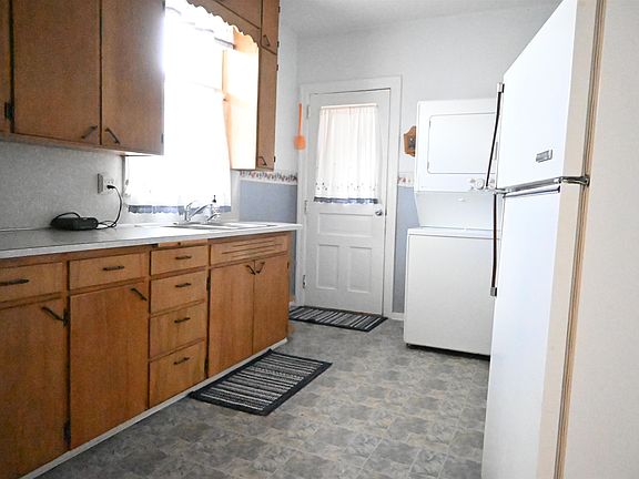 5th image of 310 N 2nd St