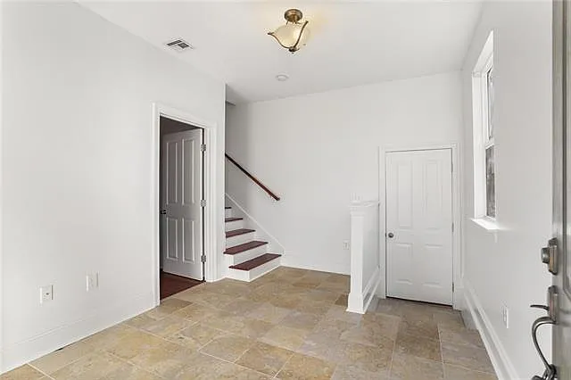 838 Hidalgo St — Photo 2