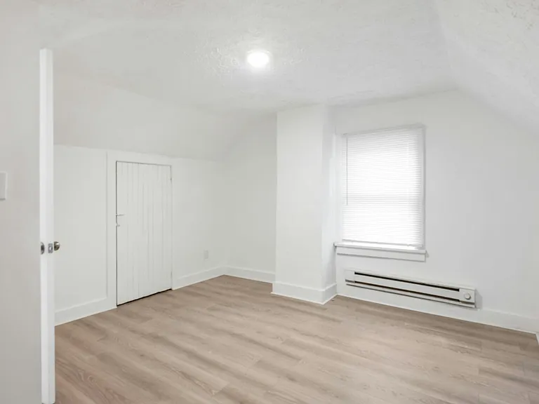 14608 Alder Ave — Photo 16