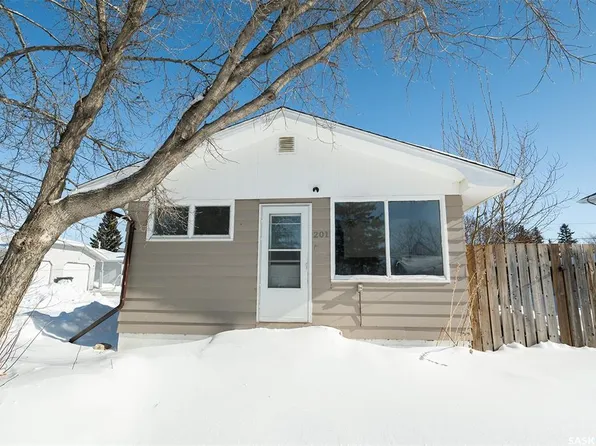 201 2nd STREET W, Wynyard, SK S0A 4T0