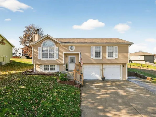 806 Pine Crest Ave, Kearney, MO 64060