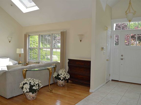 4th image of 51 Foxboro Ave