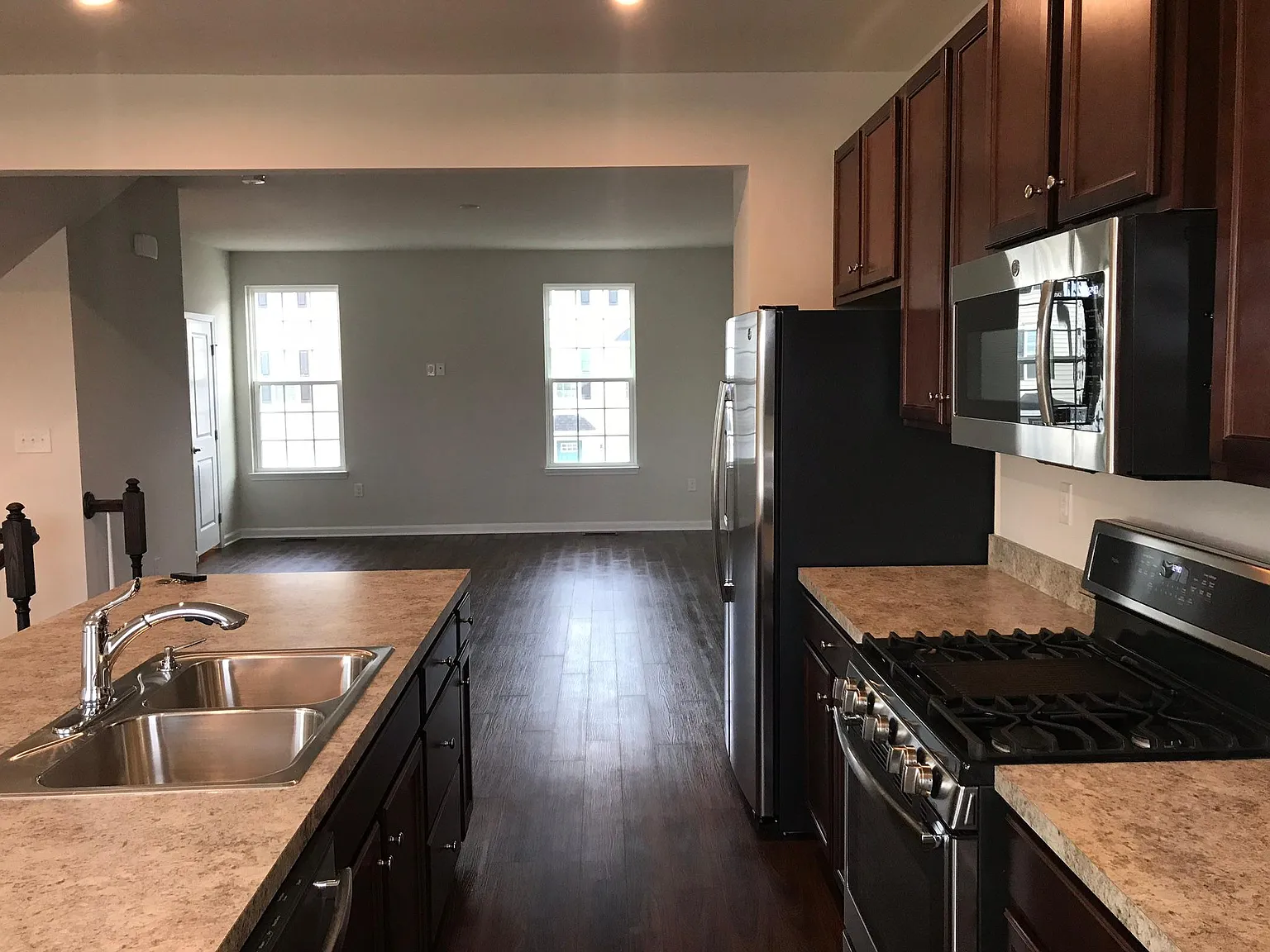 2047 Elm Tree Ct — Photo 3