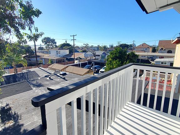 3rd image of 2341 Irving Ave #3