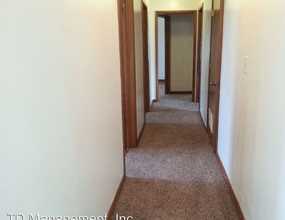 5th image of 669 E Elm St
