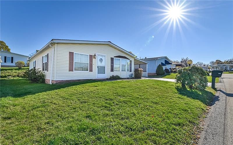 1st image of 818 Clover Ln