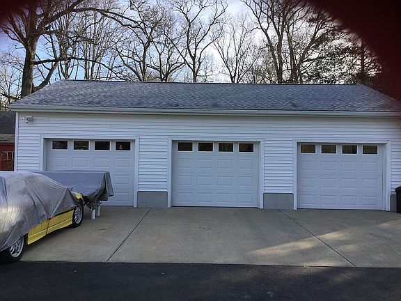 3 car garage w/full attic