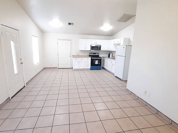 4th image of 1134 E Yuma St