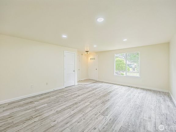 4th image of 1227 Mary Lou Street SE