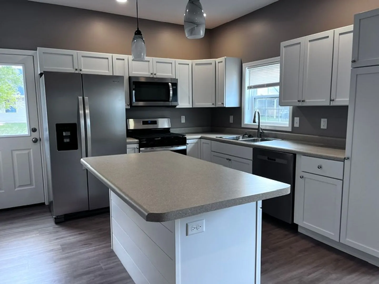 NEW Construction - move in ready - Charming 3-bedroom/2-bathroom duplex in Washington, IL — Photo 1