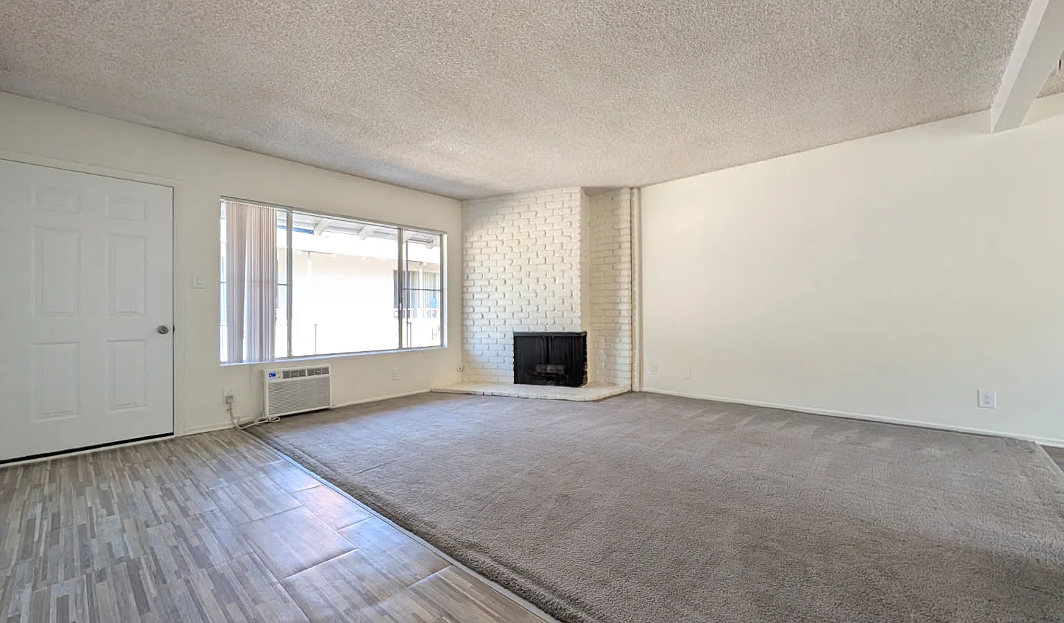 2 bed, 880 sqft, $2,400 — Photo 2