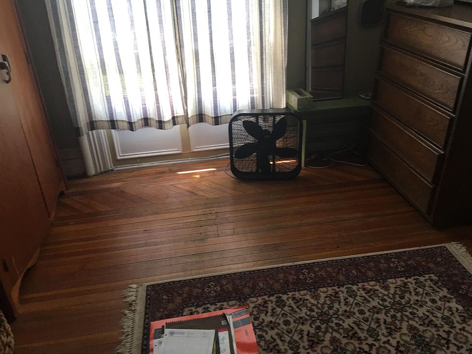 2nd image of 206 8th St #2F