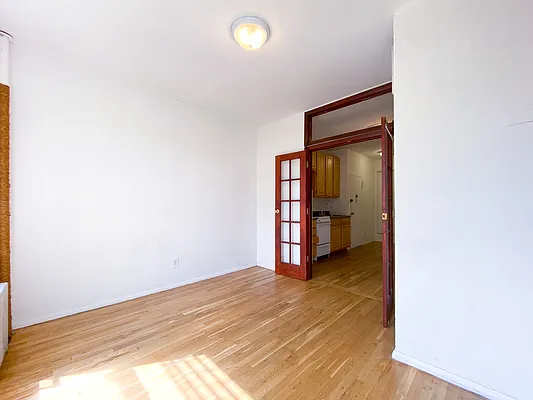 Rented by City Connections Realty | media 15