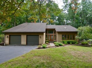 19 Via Da Vinci, Clifton Park, NY 12065