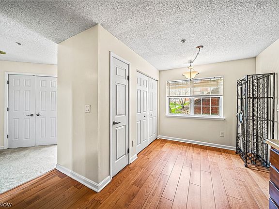 4th image of 240 Fox Hollow Dr APT 400