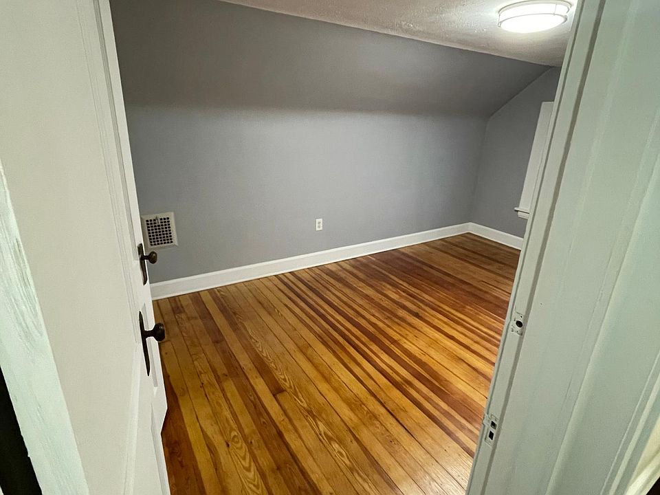 2nd image of 17428 Winslow Rd #3