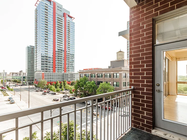2035 S Indiana Ave #401 — Photo 13
