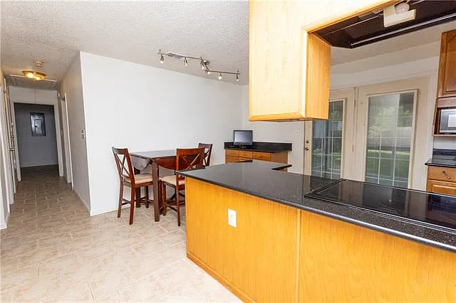 2 bed, 1.5 bath, 1224 sqft, $1,300 — Photo 2