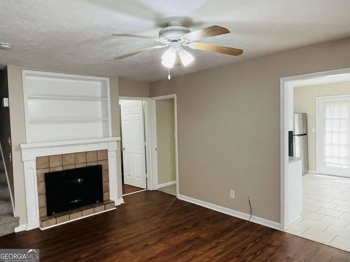 2 bed, 2.0 bath, 1183 sqft, $1,395 — Photo 2