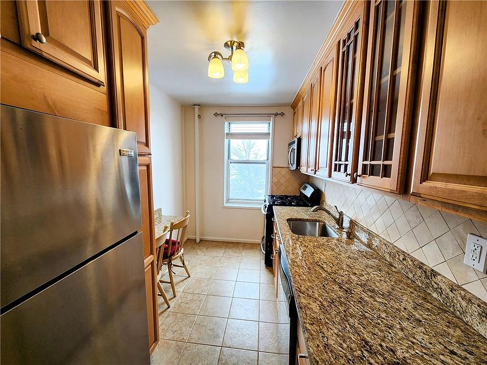 1st image of 1 Oakridge Place #6L