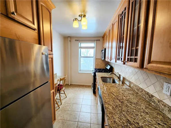 1 Oakridge Place #6L, Eastchester, NY 10709