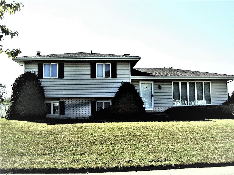 1st image of 702 Briarwood Dr