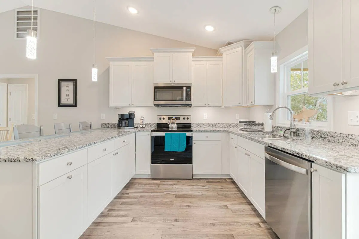 3 bed, 1300 sqft, $2,240 — Photo 3