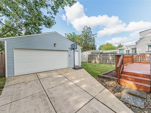 5th image of 17501 Glenshire Ave