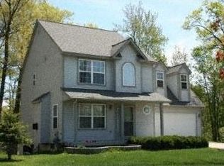 2757 Riverside Dr, Waterford, MI 48329