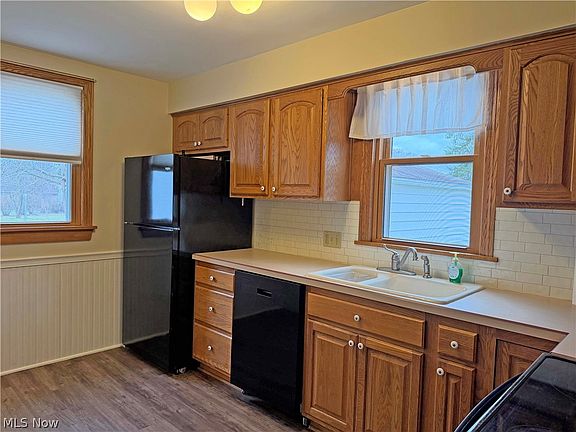 5th image of 832 S Valley Blvd NW