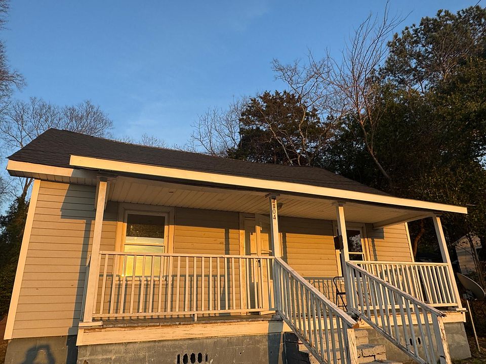 1st image of 2104 Rosehill Rd