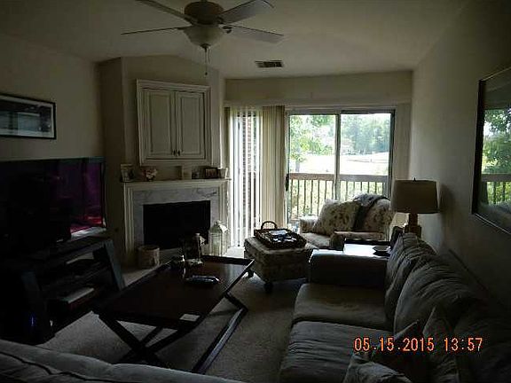 3rd image of 422 Persimmon Dr