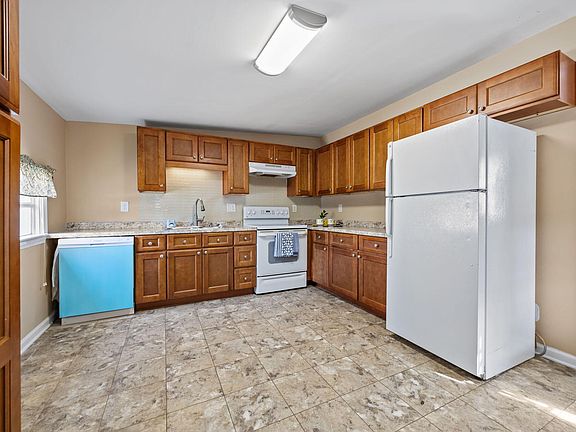 2nd image of 209 Weston Rd