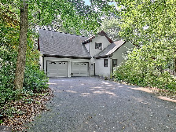 3rd image of 121 Lakeside Dr