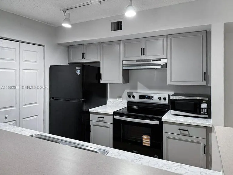 11133 SW 8th St #104 — Photo 5
